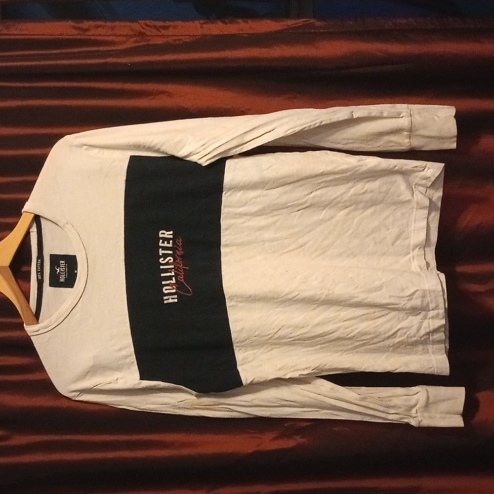Hollister long sleeve T-shirt medium